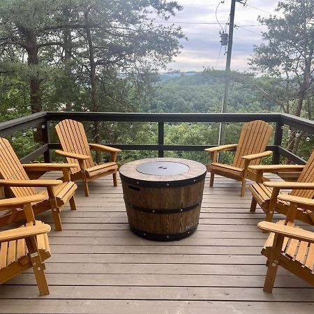 Whiskey Ridge 3 Bdrm Cabin-Firepit, Fenced Yard, Hot Tub Villa Pigeon Forge Esterno foto