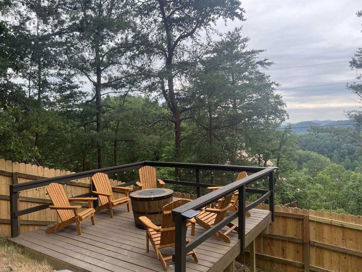 Whiskey Ridge 3 Bdrm Cabin-Firepit, Fenced Yard, Hot Tub Villa Pigeon Forge Esterno foto