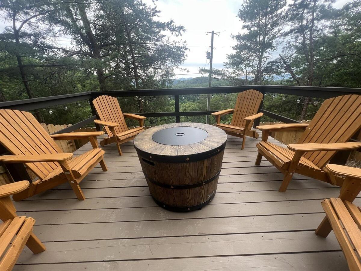 Whiskey Ridge 3 Bdrm Cabin-Firepit, Fenced Yard, Hot Tub Villa Pigeon Forge Esterno foto